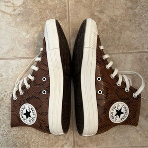 Converse Women’s Snakeskin Sneakers Size 6.5